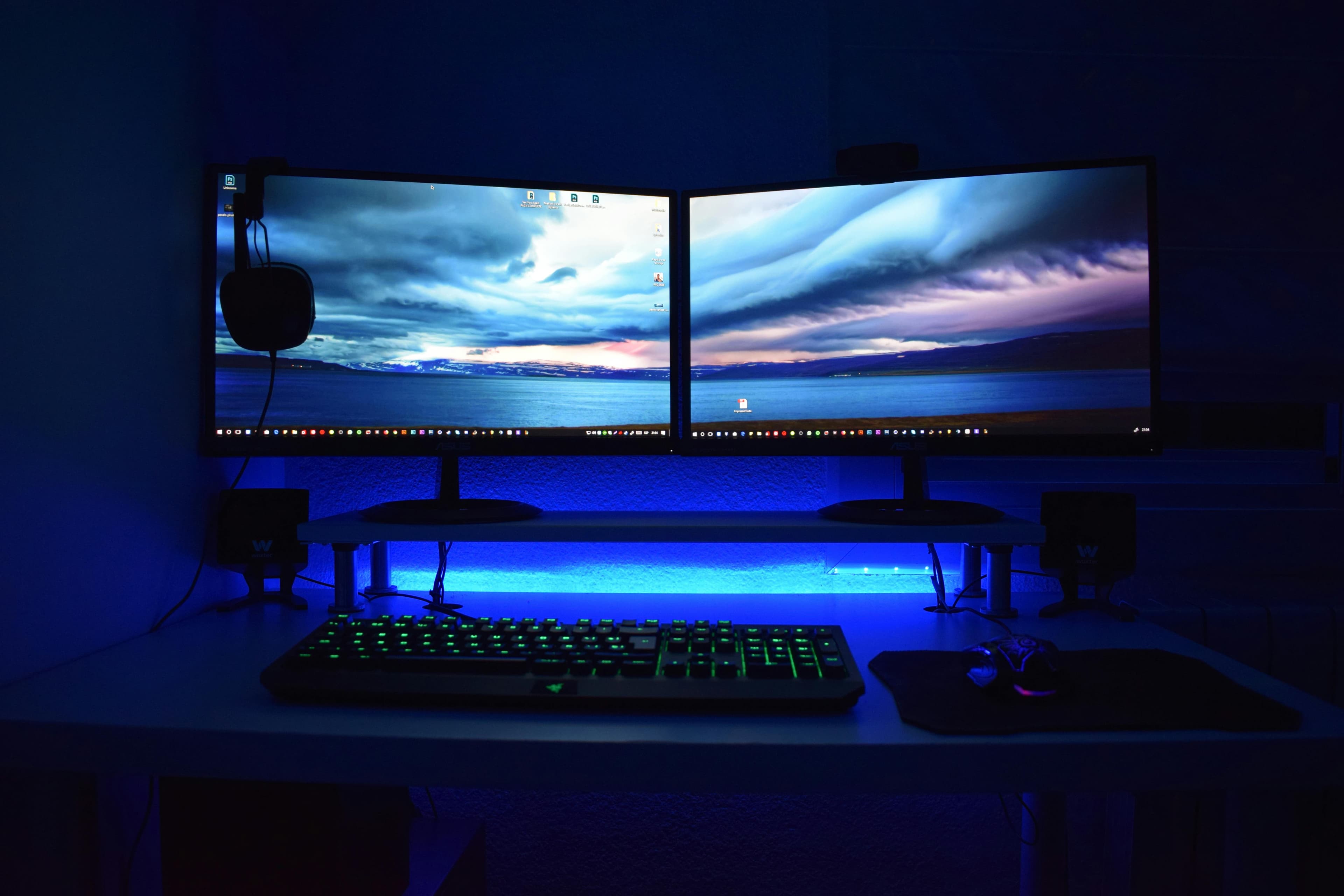 Imagem de um computador com código